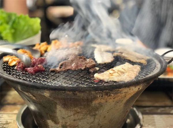 炉中火泥炉烤肉加盟